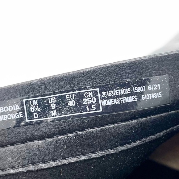 Clarks Linnae Buckle Leather Calf Height Boots - Picture 13 of 14